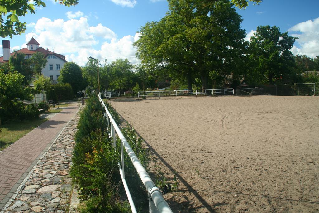 Pokoje Goscinne Straznica Jaroslawiec Exterior photo
