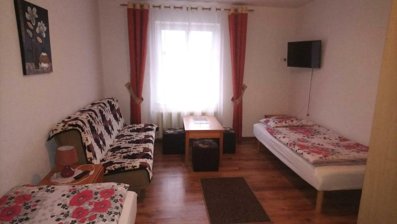 Pokoje Goscinne Straznica Jaroslawiec Room photo