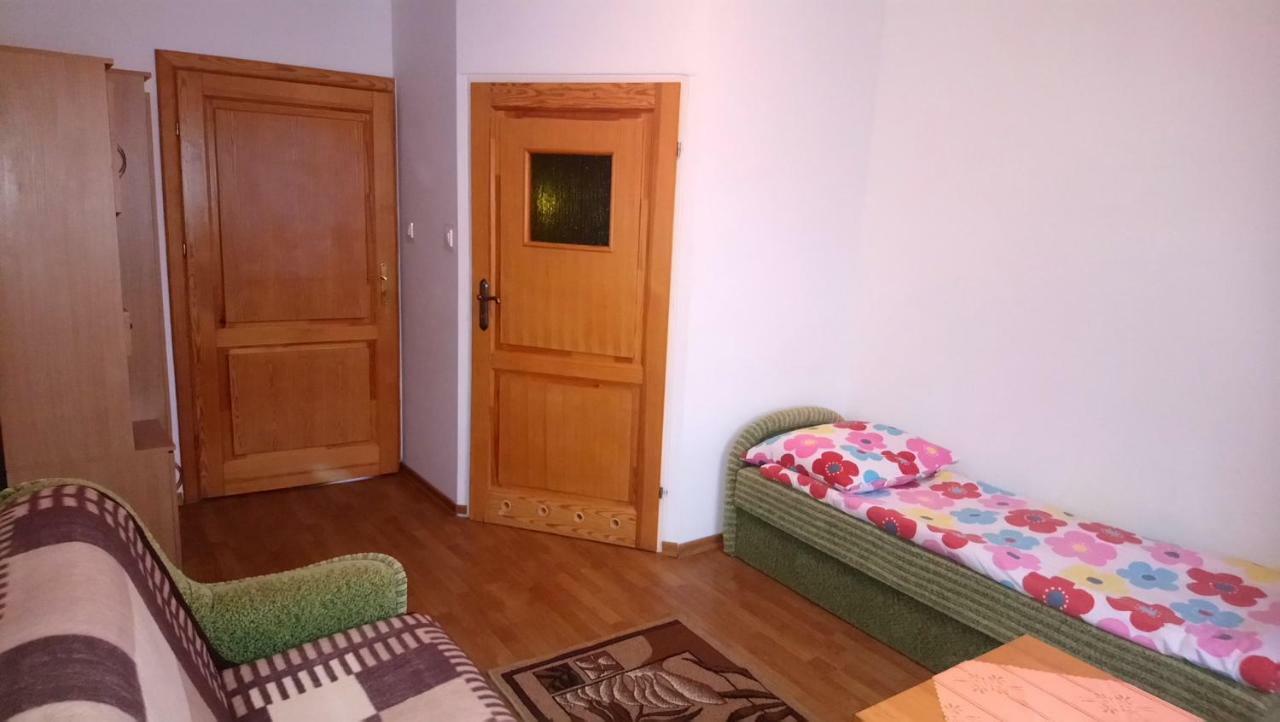 Pokoje Goscinne Straznica Jaroslawiec Room photo